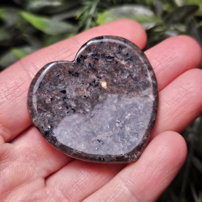 Yooperlite Crystal Heart (1.75"+)