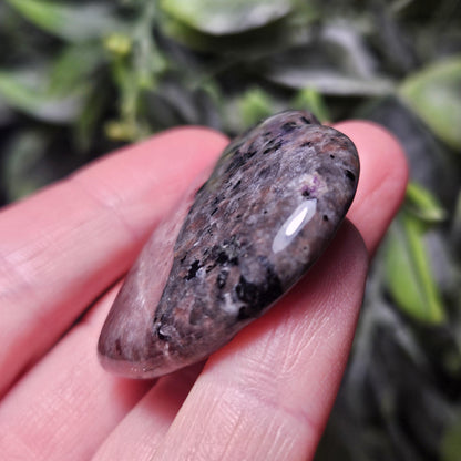 Yooperlite Crystal Heart (1.75"+)